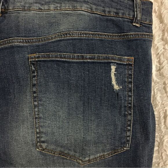 Loralette Distressed Capris/Cropped Jeans 22 - Picture 12 of 12